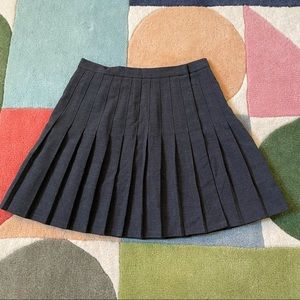 Bebe gray pleated tennis skirt